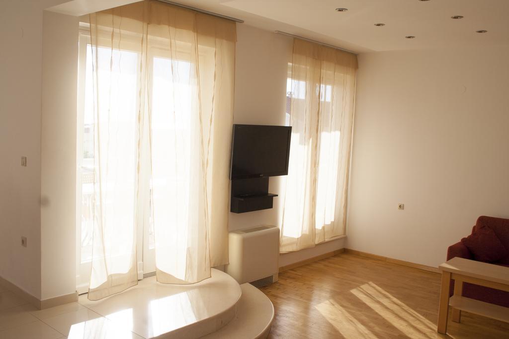Apartments Mirage Новалья Экстерьер фото